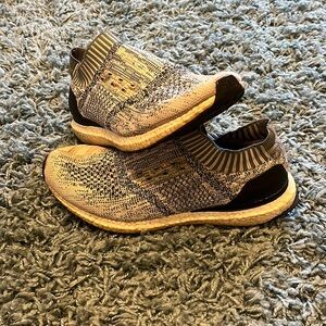 10 M Adidas Ultra Boost